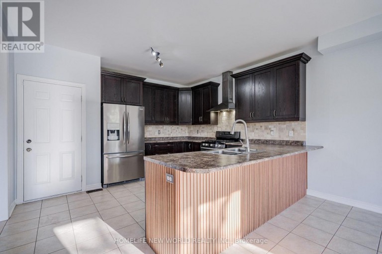 146 ART WEST AVENUE, Newmarket (Woodland Hill), Ontario, L3X0C1