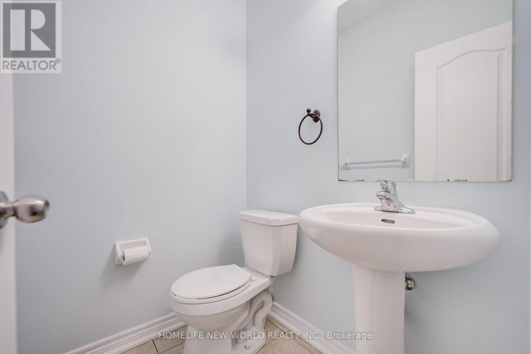 146 ART WEST AVENUE, Newmarket (Woodland Hill), Ontario, L3X0C1