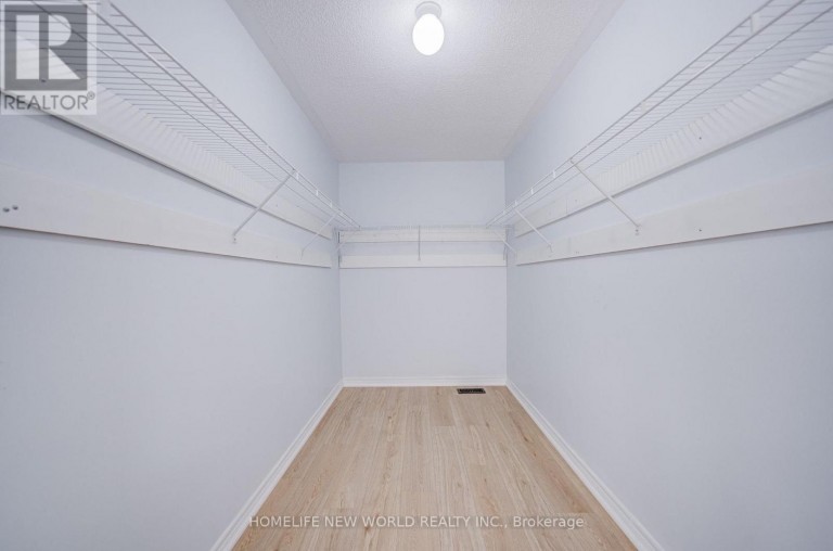 146 ART WEST AVENUE, Newmarket (Woodland Hill), Ontario, L3X0C1