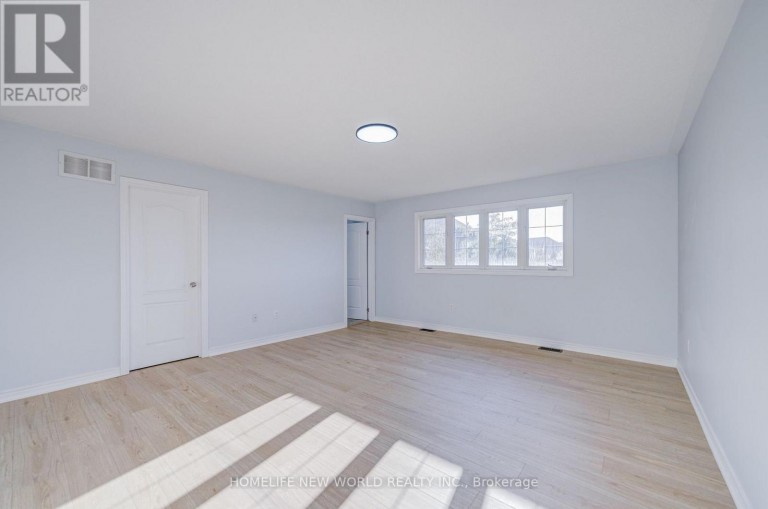 146 ART WEST AVENUE, Newmarket (Woodland Hill), Ontario, L3X0C1