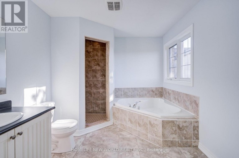 146 ART WEST AVENUE, Newmarket (Woodland Hill), Ontario, L3X0C1