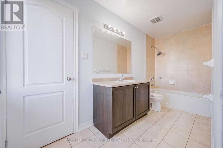 146 ART WEST AVENUE, Newmarket (Woodland Hill), Ontario, L3X0C1