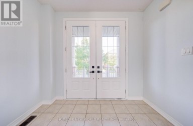 146 ART WEST AVENUE Newmarket (Woodland Hill) Ontario photo 6