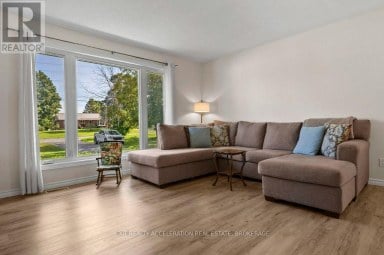 504 CORONATION BOULEVARD Loyalist (Amherstview) Ontario photo 4