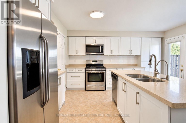 3 CHUDLEIGH AVENUE, Brampton (Credit Valley), Ontario, L6X0N1