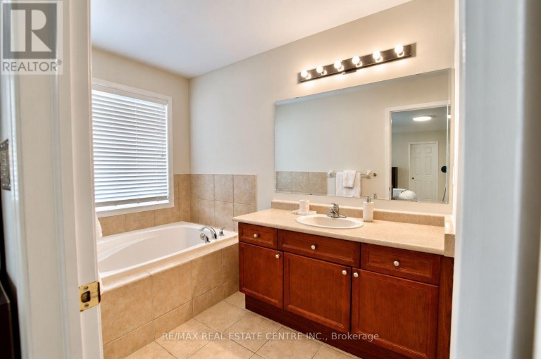 3 CHUDLEIGH AVENUE, Brampton (Credit Valley), Ontario, L6X0N1