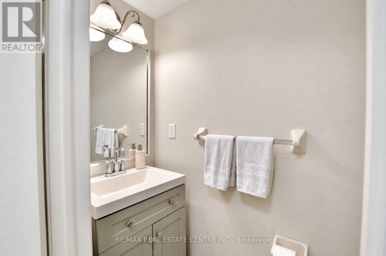 3 CHUDLEIGH AVENUE, Brampton (Credit Valley), Ontario, L6X0N1