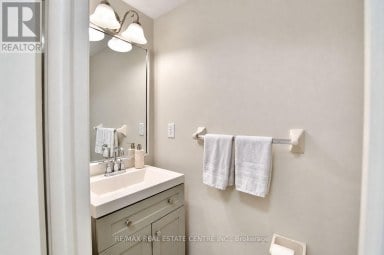 3 CHUDLEIGH AVENUE Brampton (Credit Valley) Ontario photo 9