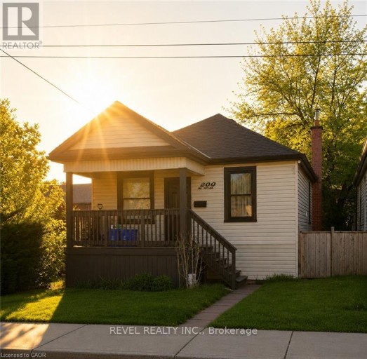 222 KENSINGTON AVENUE N, Hamilton (Crown Point), Ontario, L8L7N7