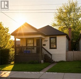 222 KENSINGTON AVENUE N Hamilton (Crown Point) Ontario photo 1
