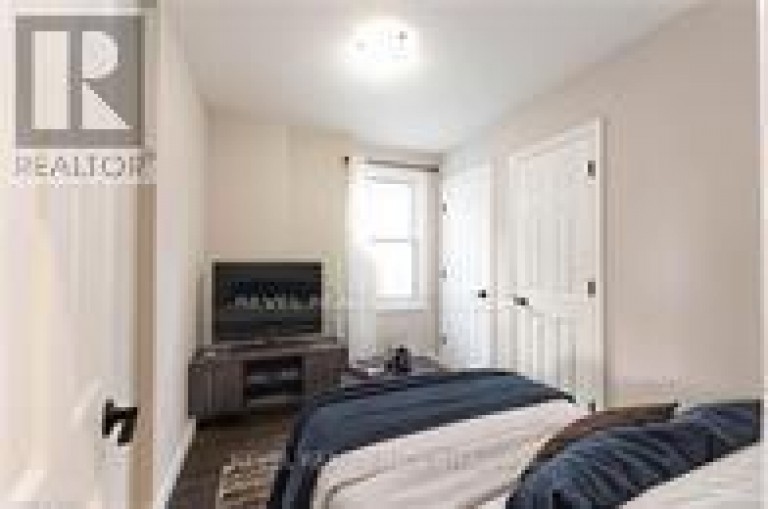 222 KENSINGTON AVENUE N, Hamilton (Crown Point), Ontario, L8L7N7