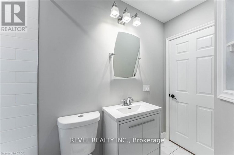 222 KENSINGTON AVENUE N, Hamilton (Crown Point), Ontario, L8L7N7