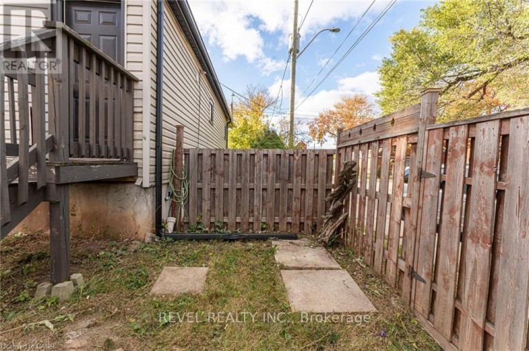 222 KENSINGTON AVENUE N, Hamilton (Crown Point), Ontario, L8L7N7