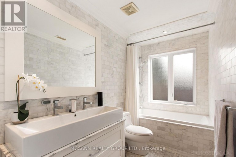 27 STRATHGOWAN CRESCENT, Toronto (Lawrence Park South), Ontario, M4N2Z6