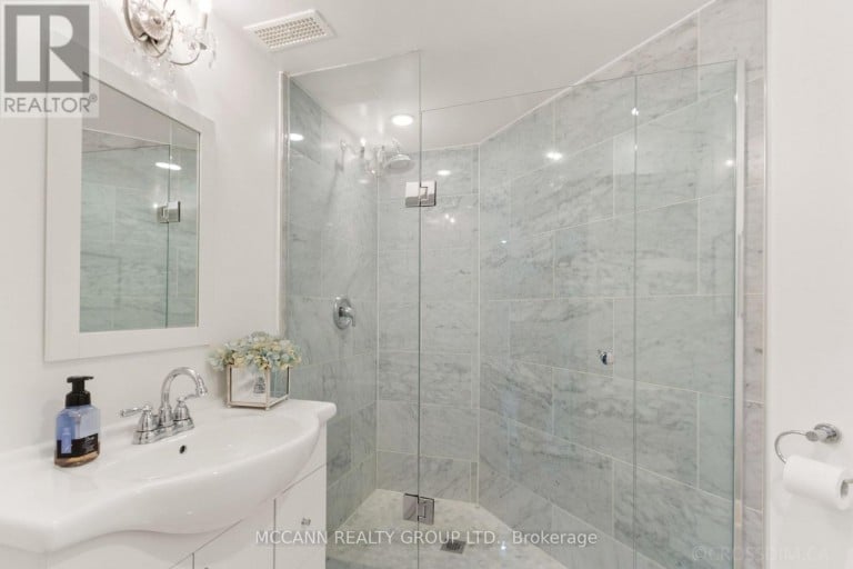 27 STRATHGOWAN CRESCENT, Toronto (Lawrence Park South), Ontario, M4N2Z6