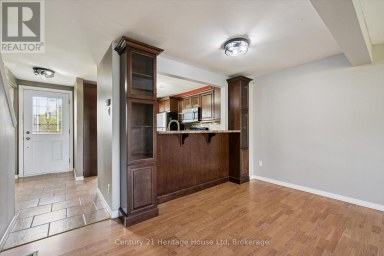 279 STRATHALLAN STREET Centre Wellington (Fergus) Ontario photo 12