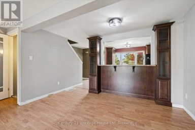 279 STRATHALLAN STREET Centre Wellington (Fergus) Ontario photo 13