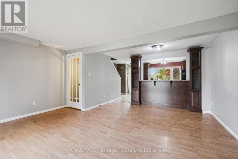279 STRATHALLAN STREET, Centre Wellington (Fergus), Ontario, N1M3L6