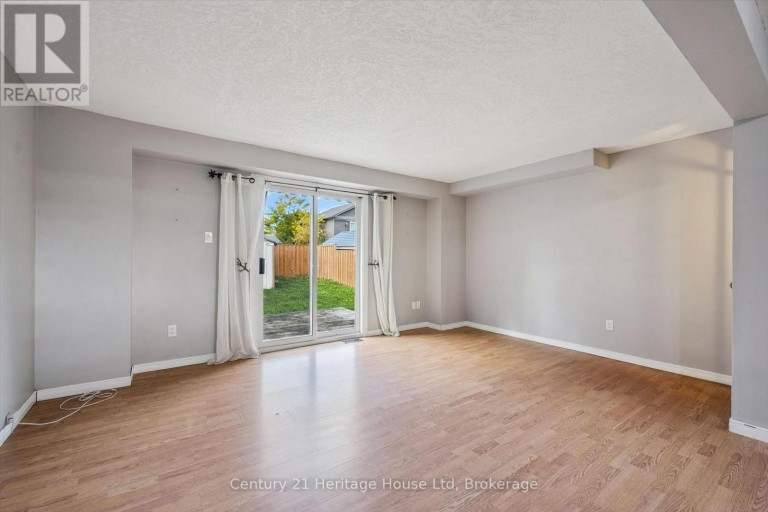 279 STRATHALLAN STREET, Centre Wellington (Fergus), Ontario, N1M3L6