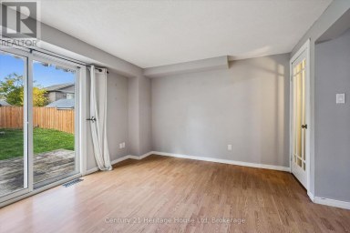 279 STRATHALLAN STREET Centre Wellington (Fergus) Ontario photo 16