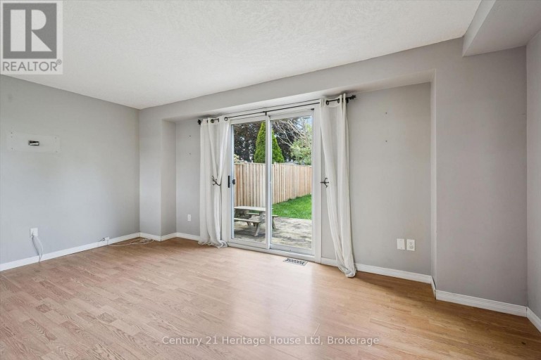 279 STRATHALLAN STREET, Centre Wellington (Fergus), Ontario, N1M3L6