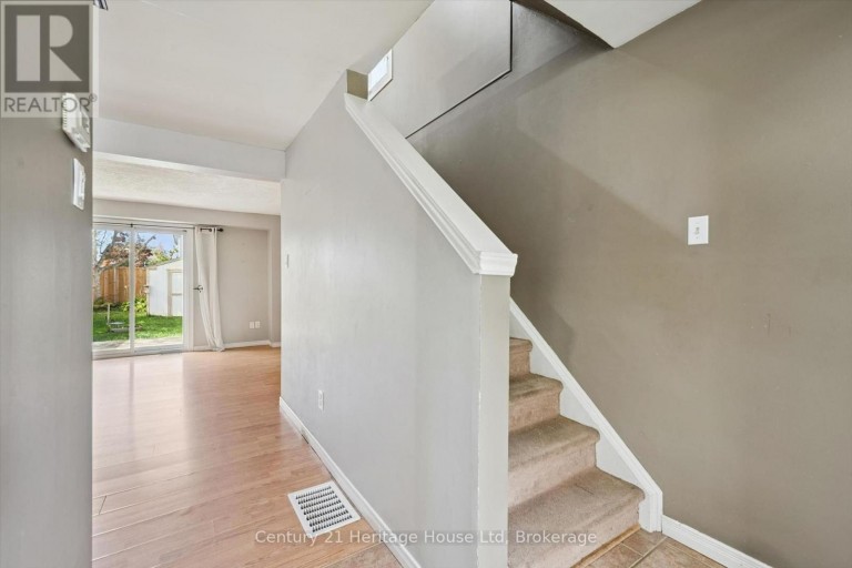 279 STRATHALLAN STREET, Centre Wellington (Fergus), Ontario, N1M3L6