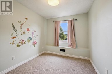 279 STRATHALLAN STREET Centre Wellington (Fergus) Ontario photo 21