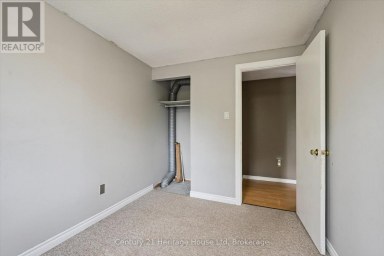 279 STRATHALLAN STREET Centre Wellington (Fergus) Ontario photo 24