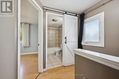 279 STRATHALLAN STREET Centre Wellington (Fergus) Ontario photo 25