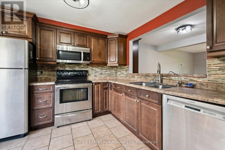 279 STRATHALLAN STREET, Centre Wellington (Fergus), Ontario, N1M3L6
