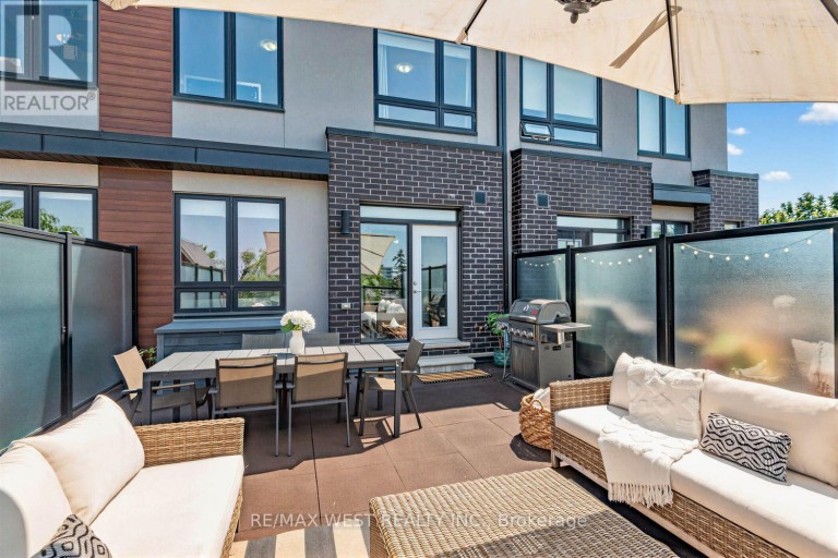 303 - 1150 BRIAR HILL AVENUE, Toronto (Briar Hill-Belgravia), Ontario, M6B0A9