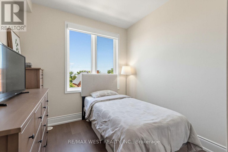 303 - 1150 BRIAR HILL AVENUE, Toronto (Briar Hill-Belgravia), Ontario, M6B0A9