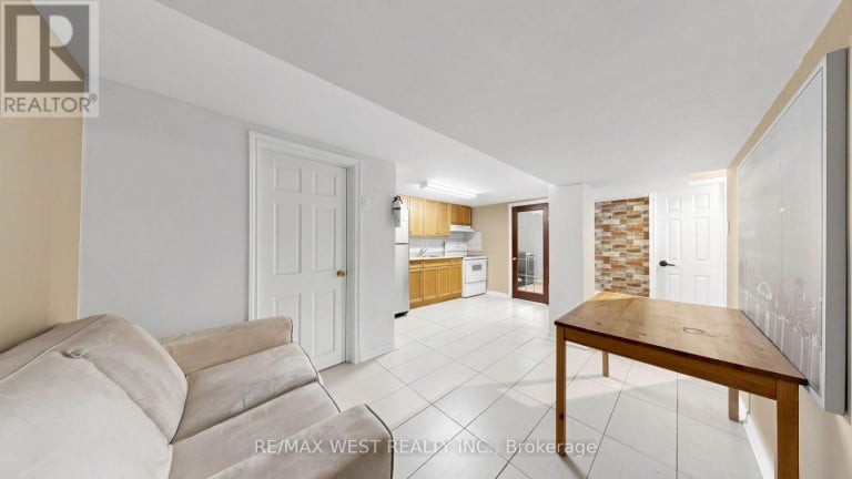 32 ALLONSIUS DRIVE, Toronto (Eringate-Centennial-West Deane), Ontario, M9C3N5