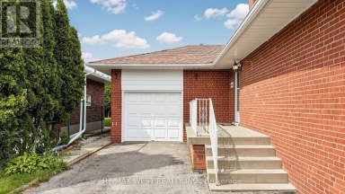 32 ALLONSIUS DRIVE Toronto (Eringate-Centennial-West Deane) Ontario photo 3