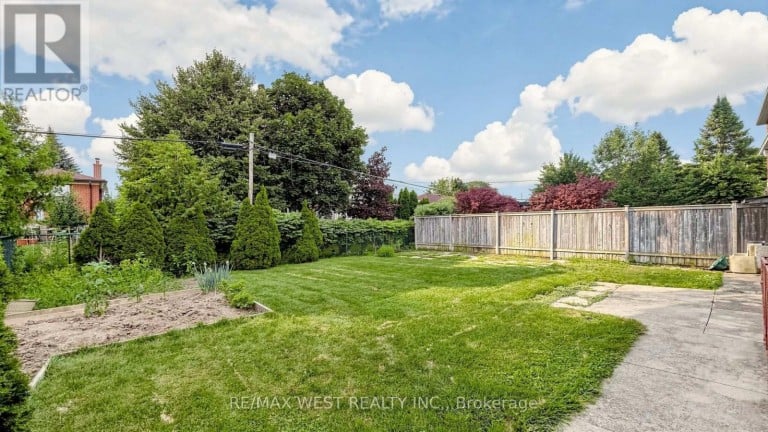 32 ALLONSIUS DRIVE, Toronto (Eringate-Centennial-West Deane), Ontario, M9C3N5