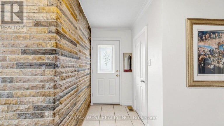 32 ALLONSIUS DRIVE, Toronto (Eringate-Centennial-West Deane), Ontario, M9C3N5