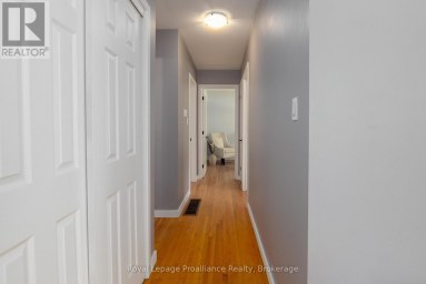 112 PROSPECT HILL Quinte West (Trenton Ward) Ontario photo 14