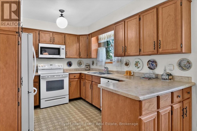 87 OAKWOOD CRESCENT, Peterborough (Monaghan Ward 2), Ontario, K9J1N2