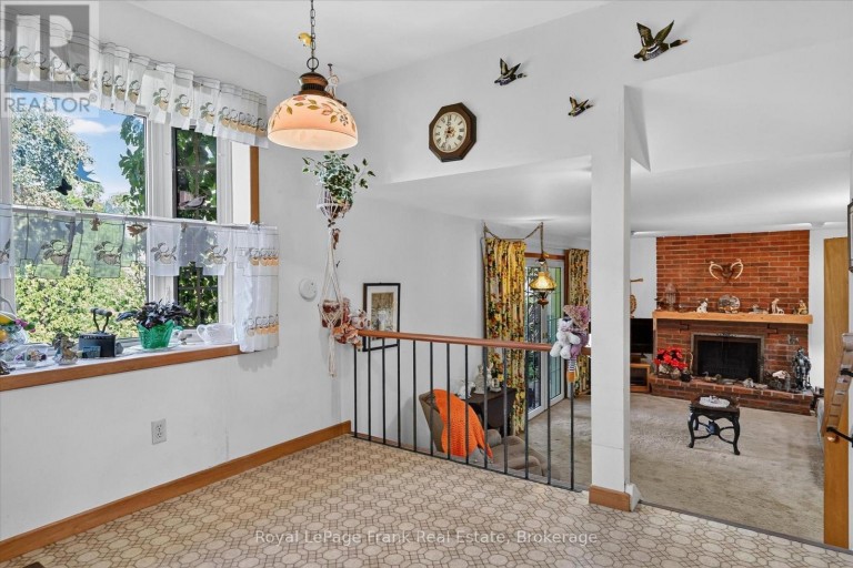87 OAKWOOD CRESCENT, Peterborough (Monaghan Ward 2), Ontario, K9J1N2