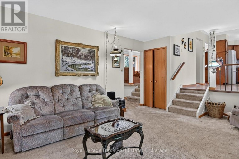 87 OAKWOOD CRESCENT, Peterborough (Monaghan Ward 2), Ontario, K9J1N2