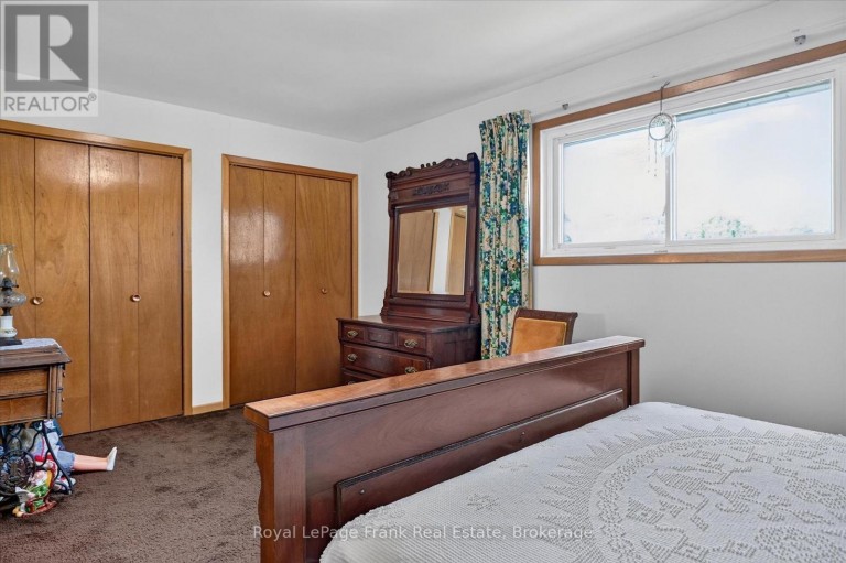 87 OAKWOOD CRESCENT, Peterborough (Monaghan Ward 2), Ontario, K9J1N2