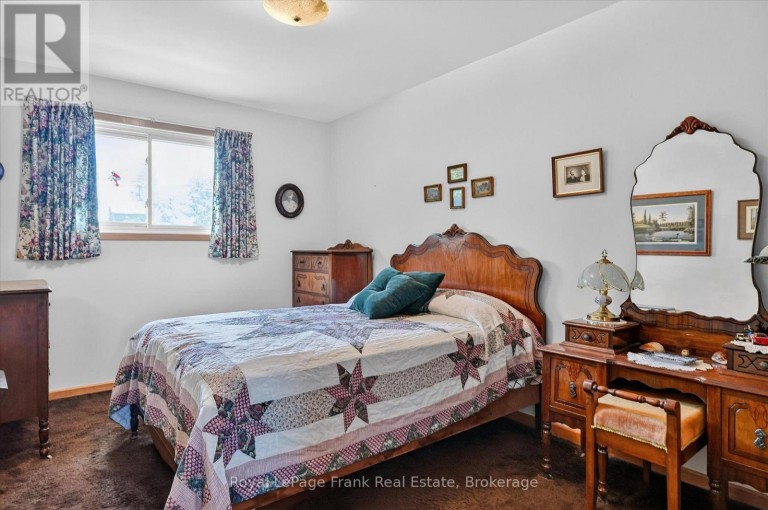 87 OAKWOOD CRESCENT, Peterborough (Monaghan Ward 2), Ontario, K9J1N2