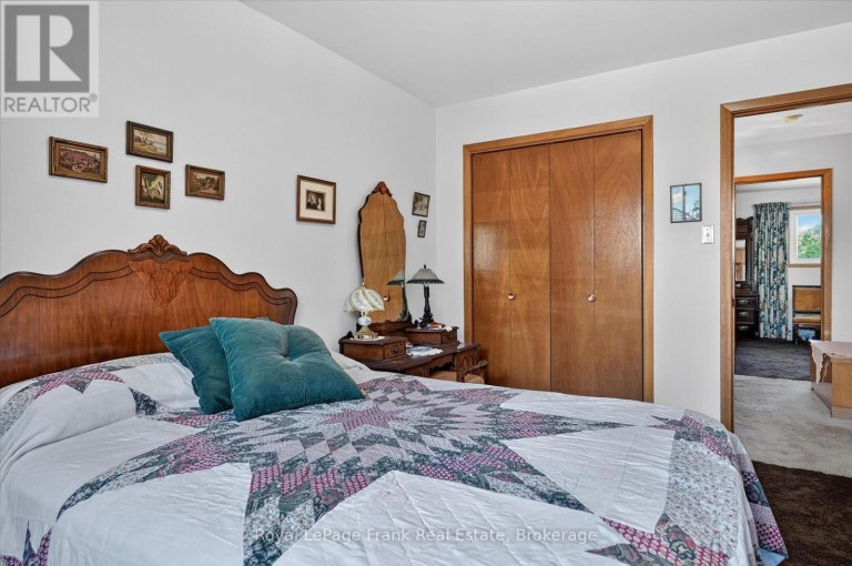 87 OAKWOOD CRESCENT, Peterborough (Monaghan Ward 2), Ontario, K9J1N2