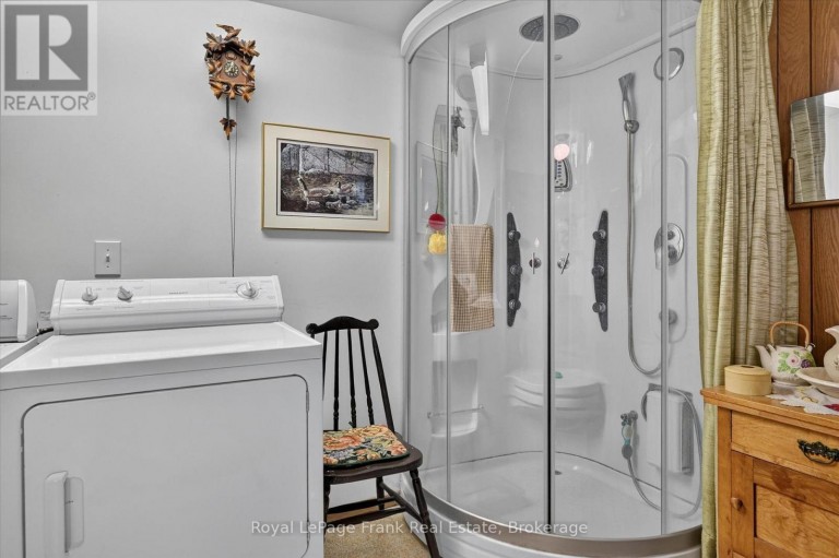 87 OAKWOOD CRESCENT, Peterborough (Monaghan Ward 2), Ontario, K9J1N2