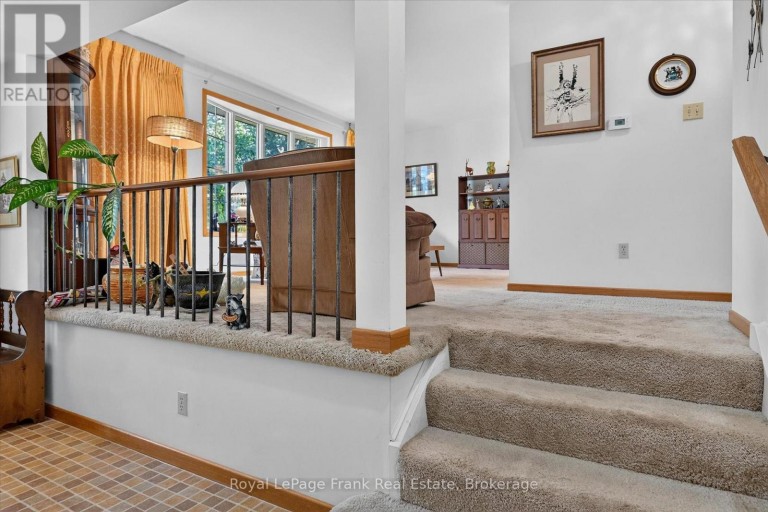 87 OAKWOOD CRESCENT, Peterborough (Monaghan Ward 2), Ontario, K9J1N2