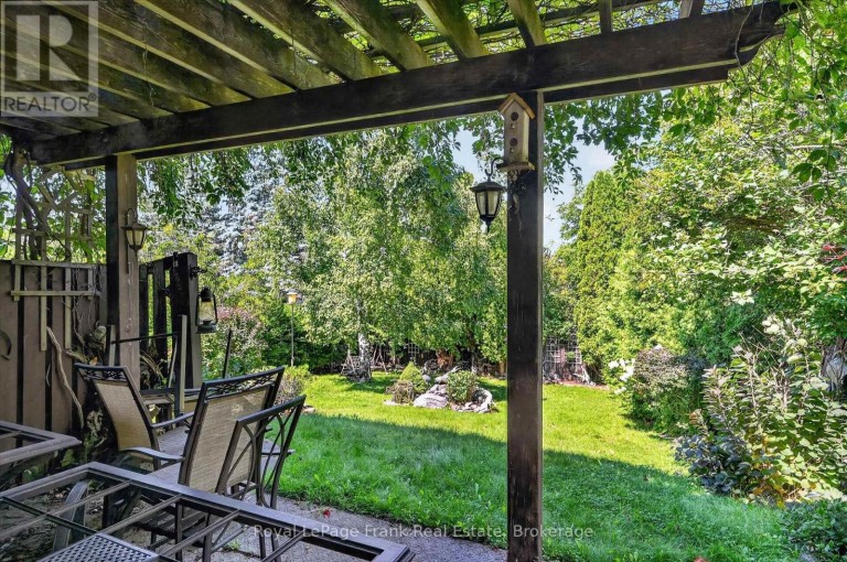 87 OAKWOOD CRESCENT, Peterborough (Monaghan Ward 2), Ontario, K9J1N2