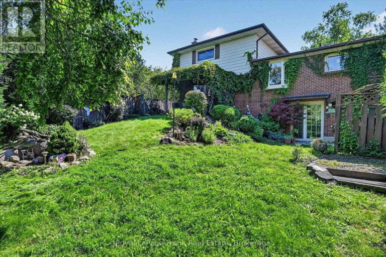 87 OAKWOOD CRESCENT, Peterborough (Monaghan Ward 2), Ontario, K9J1N2