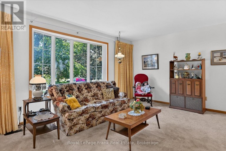 87 OAKWOOD CRESCENT, Peterborough (Monaghan Ward 2), Ontario, K9J1N2
