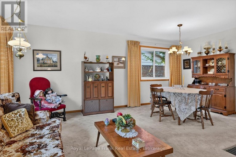 87 OAKWOOD CRESCENT, Peterborough (Monaghan Ward 2), Ontario, K9J1N2