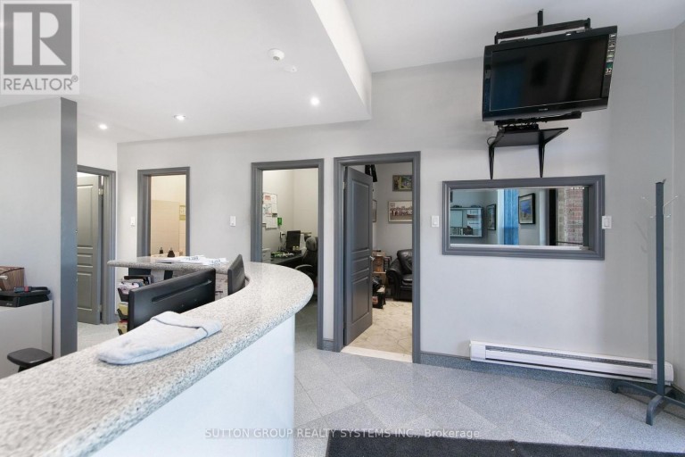25 MILFORD AVENUE, Toronto (Brookhaven-Amesbury), Ontario, M6M2W1